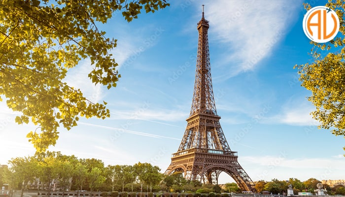 Eiffel-Tower-min