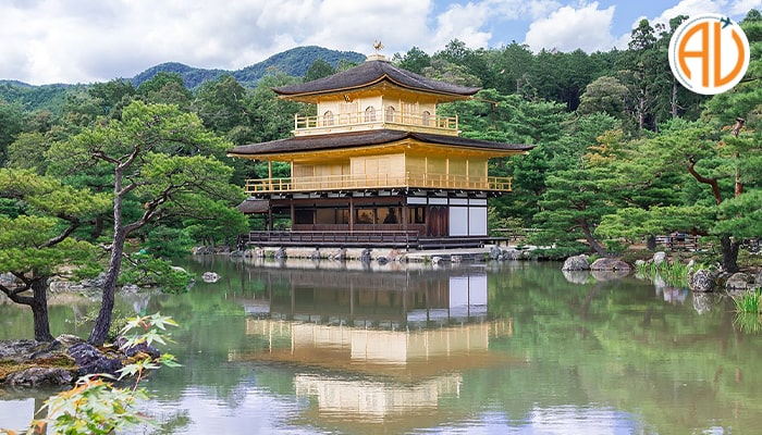 معبد-گینکاکو-جی-یا-معبد-طلایی-min